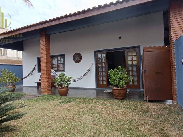 #C142 - Casa com Piscina para Venda em Itanhaém - SP - 1