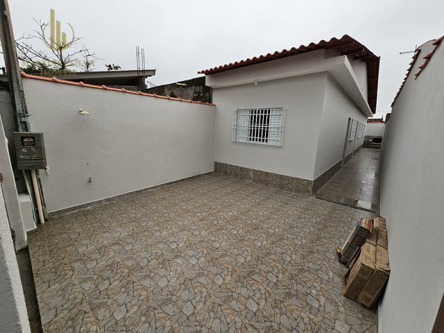 #C198 - Casa com Piscina para Venda em Mongaguá - SP - 1