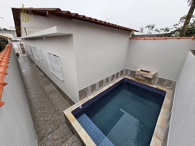 #C198 - Casa com Piscina para Venda em Mongaguá - SP - 2